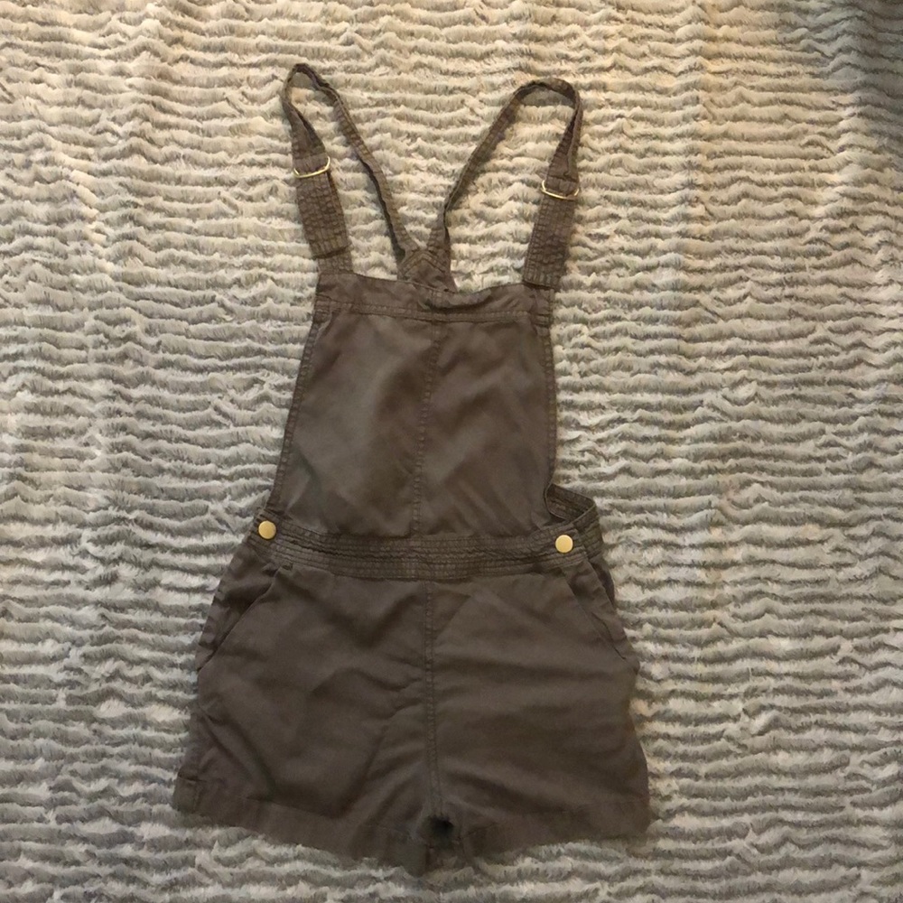 Super cute overall shorts